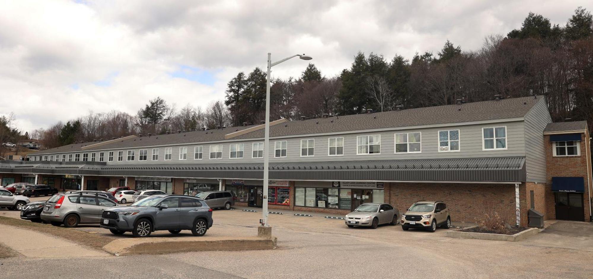 Paris Plaza Διαμέρισμα Elliot Lake Εξωτερικό φωτογραφία