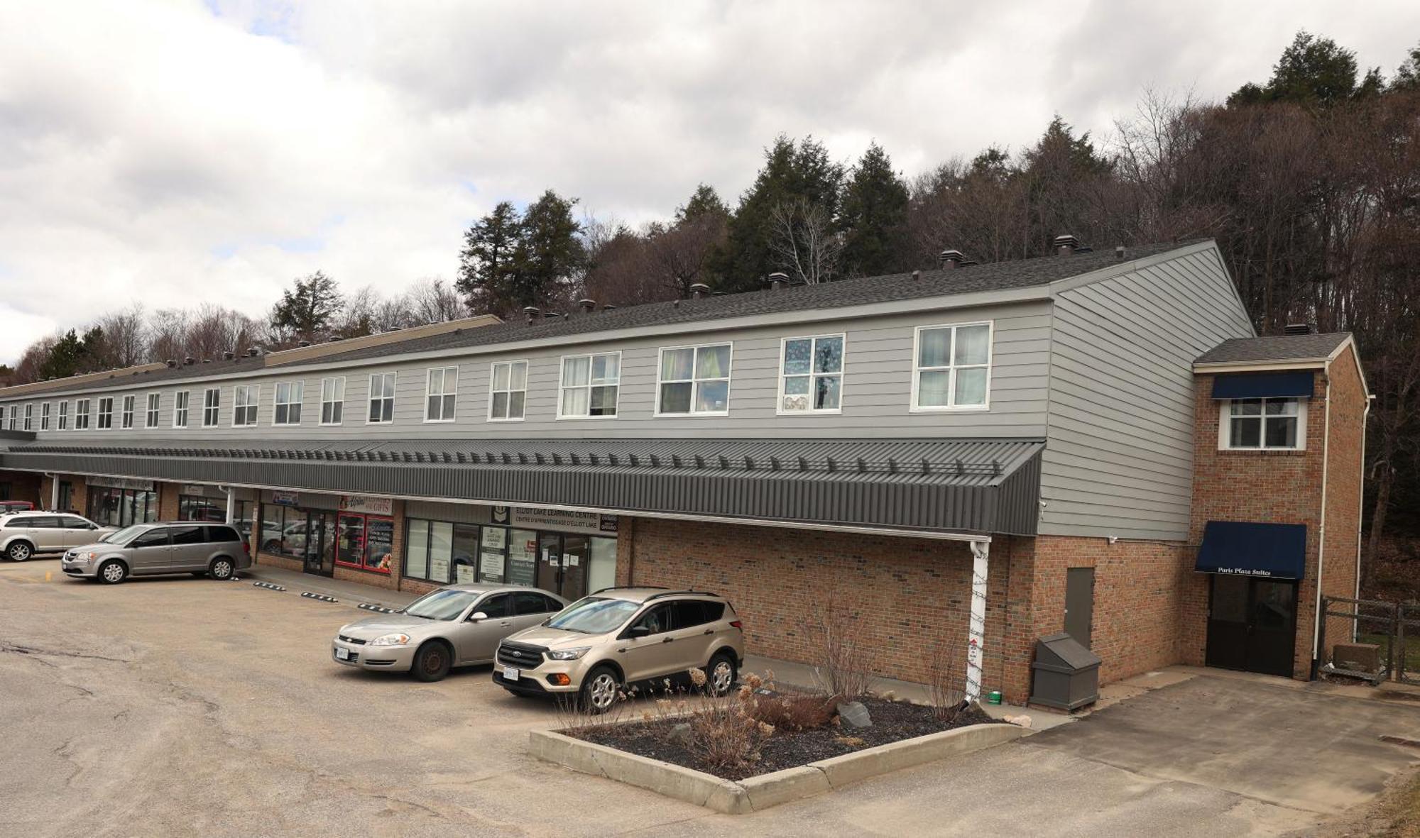 Paris Plaza Διαμέρισμα Elliot Lake Εξωτερικό φωτογραφία