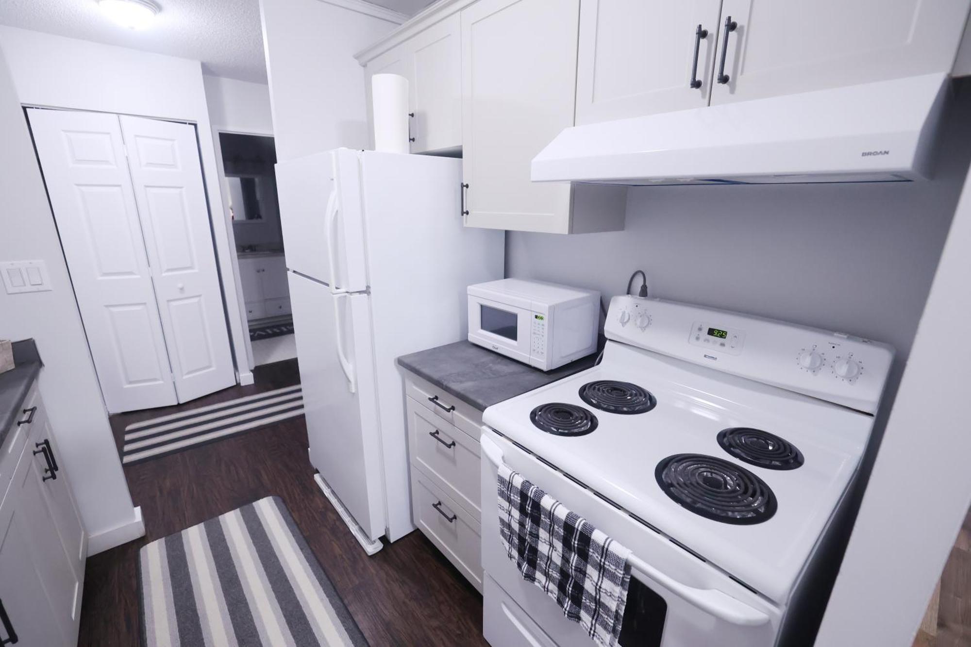 Paris Plaza Διαμέρισμα Elliot Lake Εξωτερικό φωτογραφία