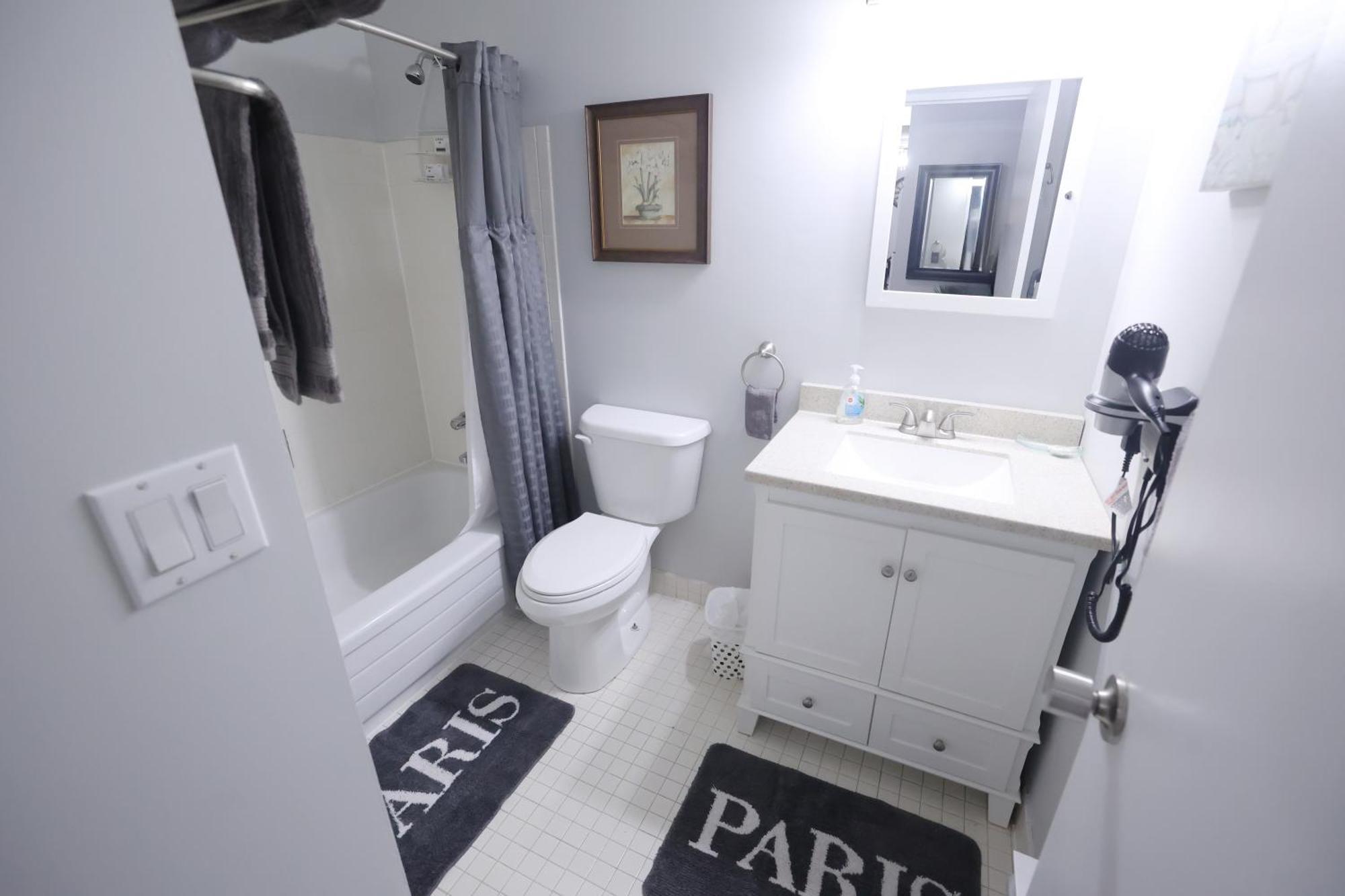 Paris Plaza Διαμέρισμα Elliot Lake Εξωτερικό φωτογραφία